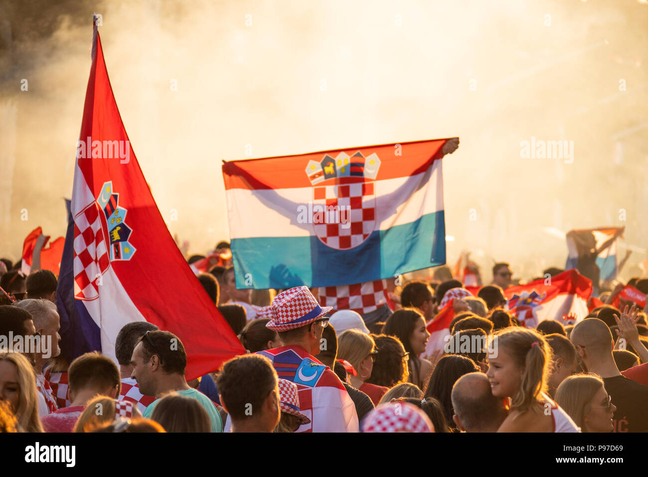 Split, Croazia, Domenica, 15 luglio 2018, croati che festeggiano il loro 2° posto finale nel 2018 World Cup dopo aver perso per la Francia 4-2 nelle finali di credito: dbimages/Alamy Live News Foto Stock