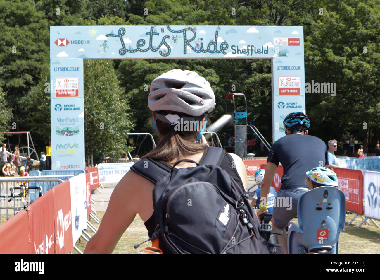 Let's ride a Sheffield, UK. Il 15 luglio 2018. Scene da oggi la manifestazione ciclistica in Sheffield organizzato da HSBC REGNO UNITO E BRITISH CYCLING Credit: Nigel Greenstreet/Alamy Live News Foto Stock