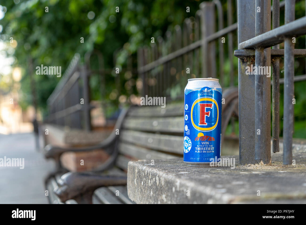 Favorisce la lattina di birra a sinistra sulla parete Foto Stock