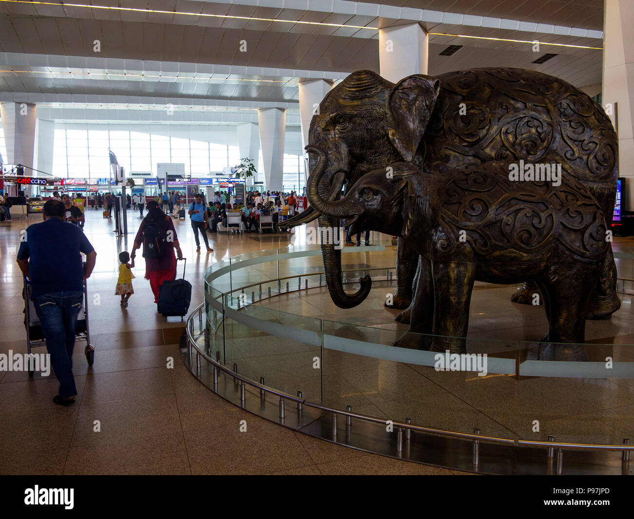 Statua di elefante a Nuova Delhi Aeroporto Internazionale Indira Gandhi, New Delhi, India Foto Stock