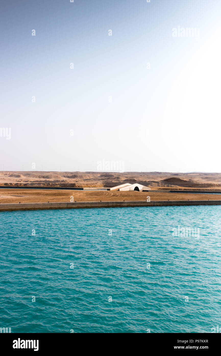 Chiara acqua blu Foto Stock