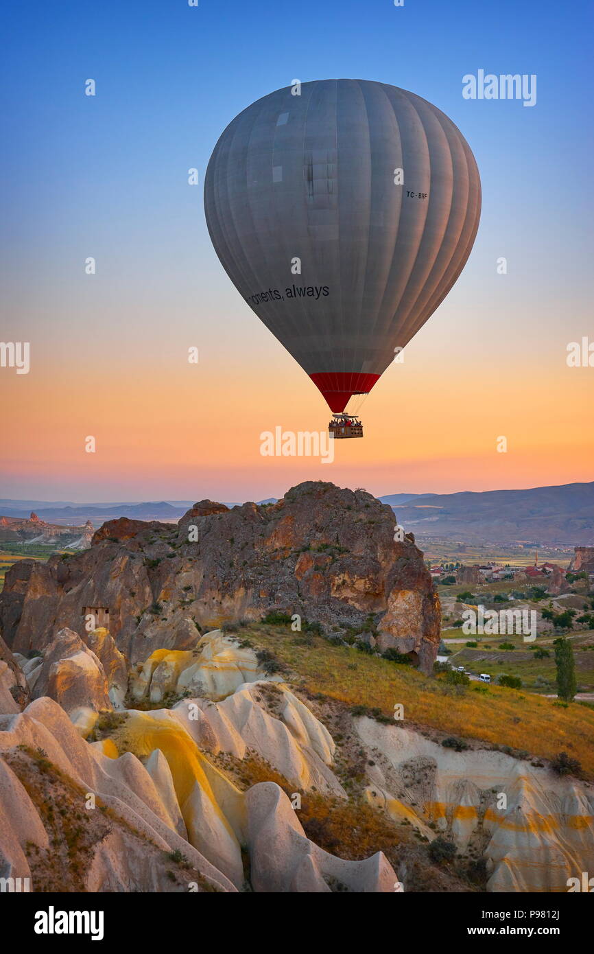 In mongolfiera ad aria calda, Goreme, Cappadocia, Anatolia, Turchia Foto Stock