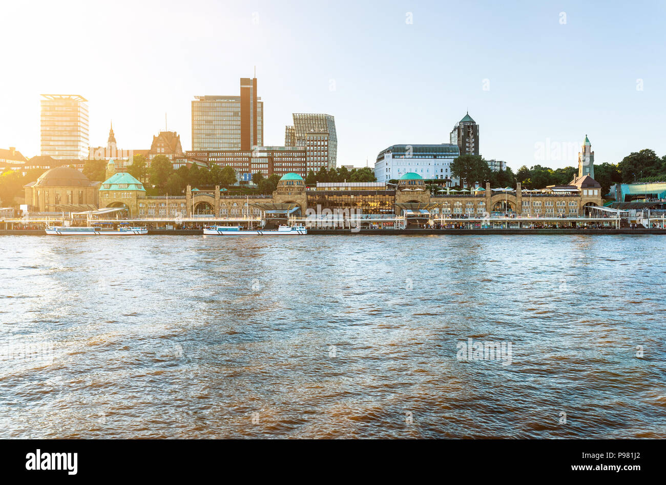 Historic Sankt Pauli Piers Landungsbrucken in Amburgo Foto Stock