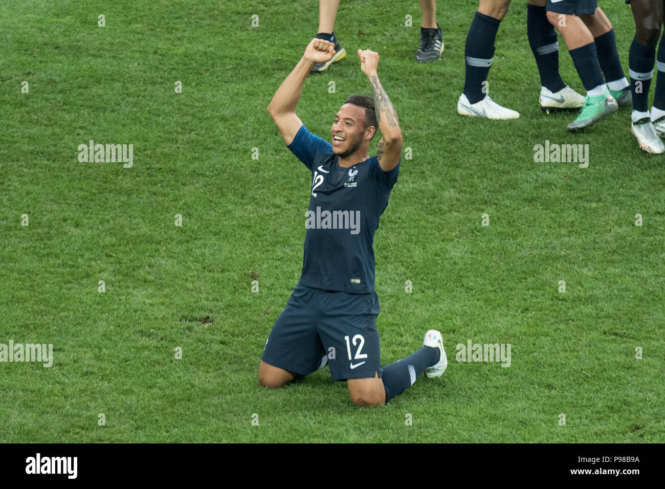 Mosca, Russland. 16 Luglio, 2018. Corentin TOLISSO (FRA) cheers dopo il fischio finale di giubilo, tifo, tifo, gioia, entusiasmo, celebrare, finale di giubilo, figura intera, gesto gesto, Francia (FRA) - Croazia (CRO) 4: 2, final, corrispondono 64, su 15.07.2018 a Mosca; Coppa del Mondo di Calcio 2018 in Russia dal 14.06. - 15.07.2018. | Utilizzo di credito in tutto il mondo: dpa/Alamy Live News Foto Stock