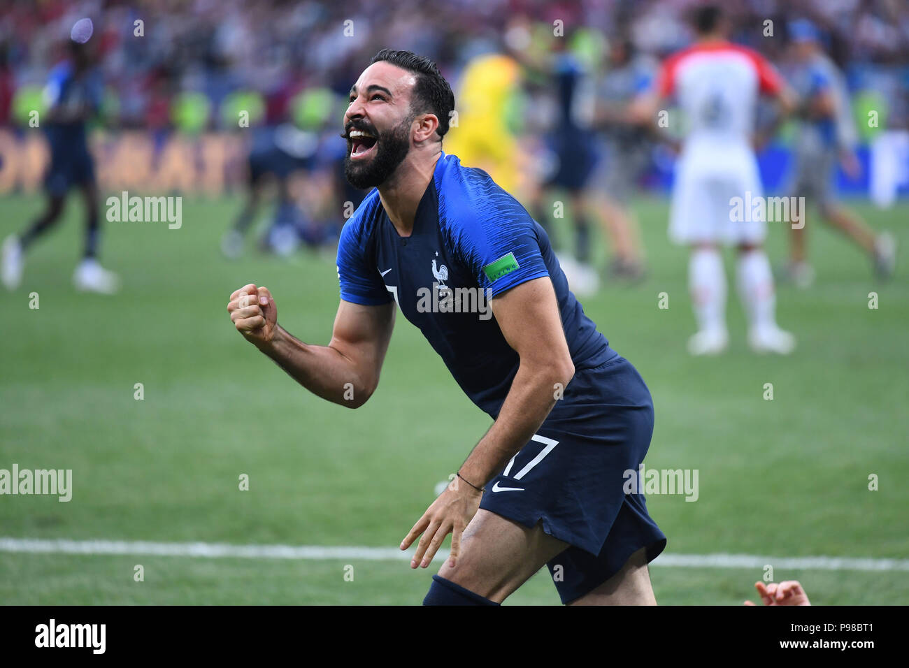 Mosca, Russland. Il 15 luglio 2018. finale di giubilo del francese nel mondo titolo: Adil Rami (Francia). GES/calcio/World Championship 2018 Russia, Finale: Francia - Croazia, 15.07.2018 GES/calcio/calcetto, World Cup 2018 Russia, Finale: Francia vs. Croazia, Mosca, luglio 15, 2018 | Utilizzo di credito in tutto il mondo: dpa/Alamy Live News Foto Stock