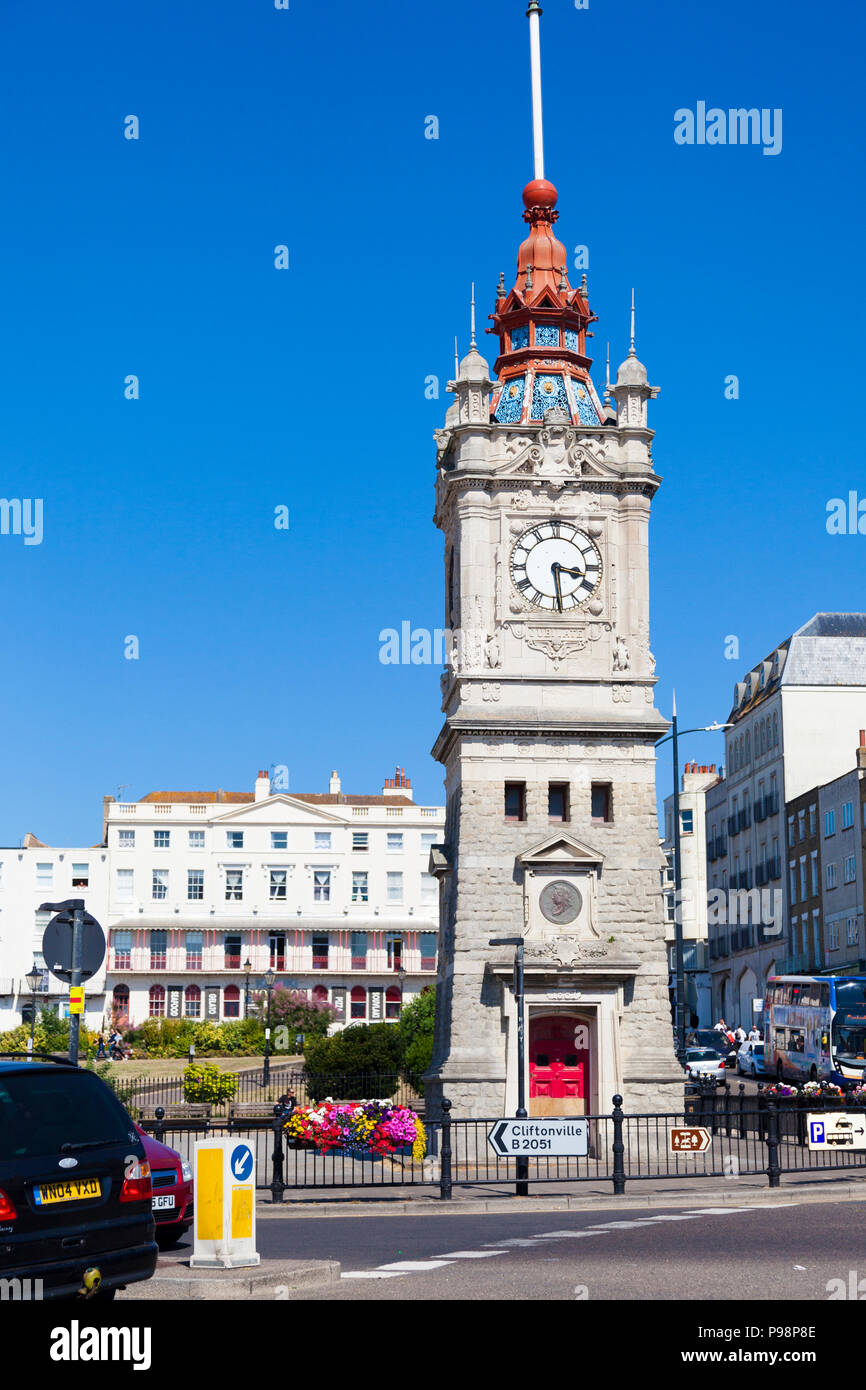 Clock Tower, Margate, Kent, Regno Unito. È stato inaugurato nel 1869 per commemorare la Regina Vittoria per il Giubileo d oro e ha una sfera di tempo nella parte superiore. Foto Stock