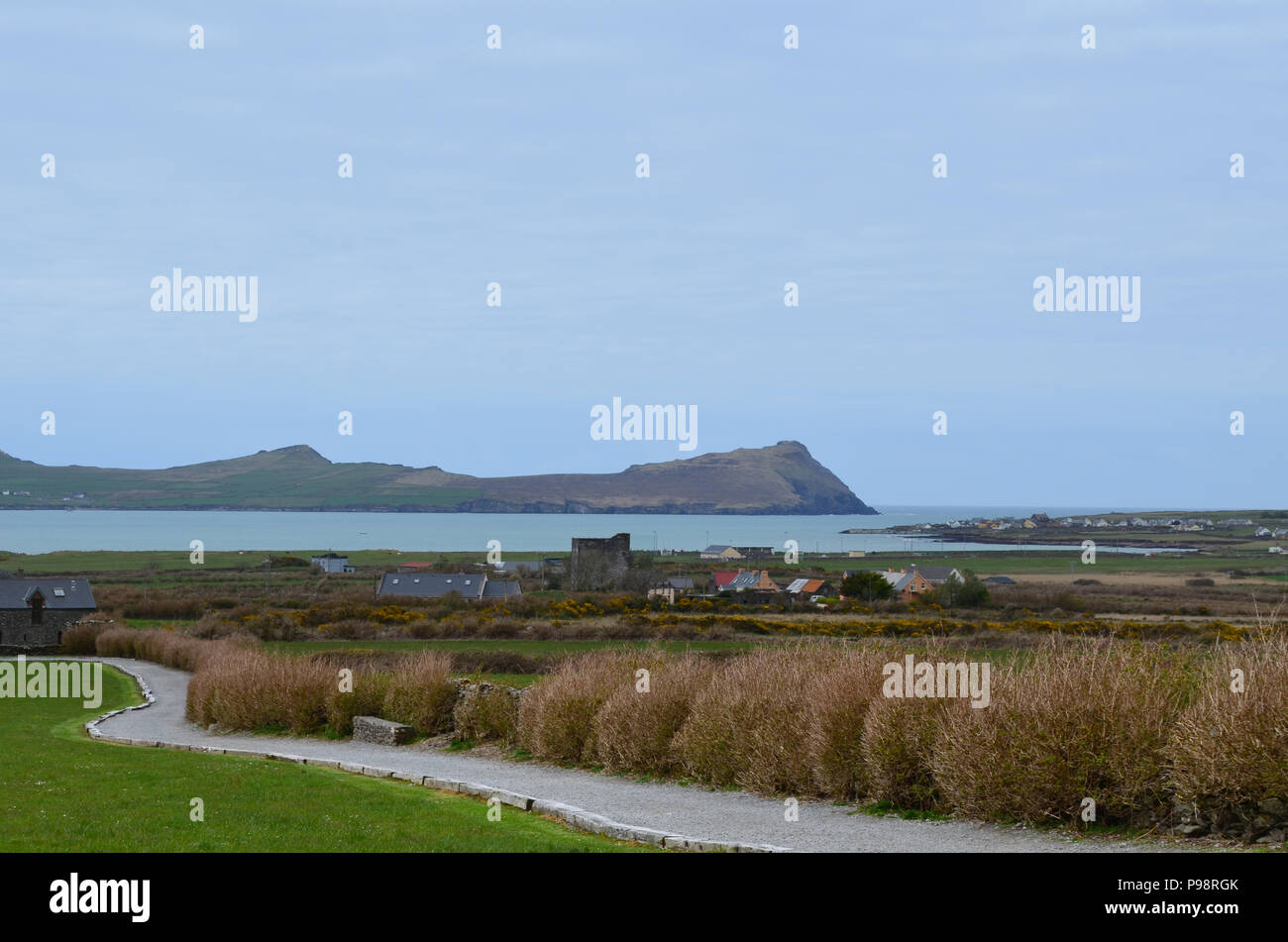 Strada di ghiaia nel lato del paese di Irlanda Foto Stock