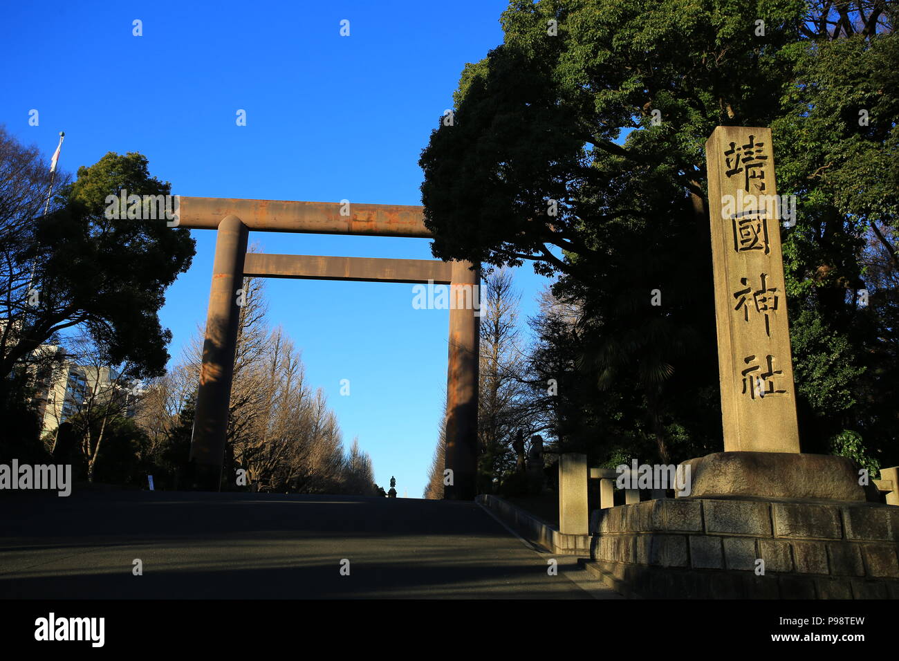 Tokyo - gennaio 11 2018: Santuario Yasukuni facciata. Essa è stata fondata dall'Imperatore Meiji nel giugno 1869 e commemora tutti quelli che sono morti in servizio del Japa Foto Stock