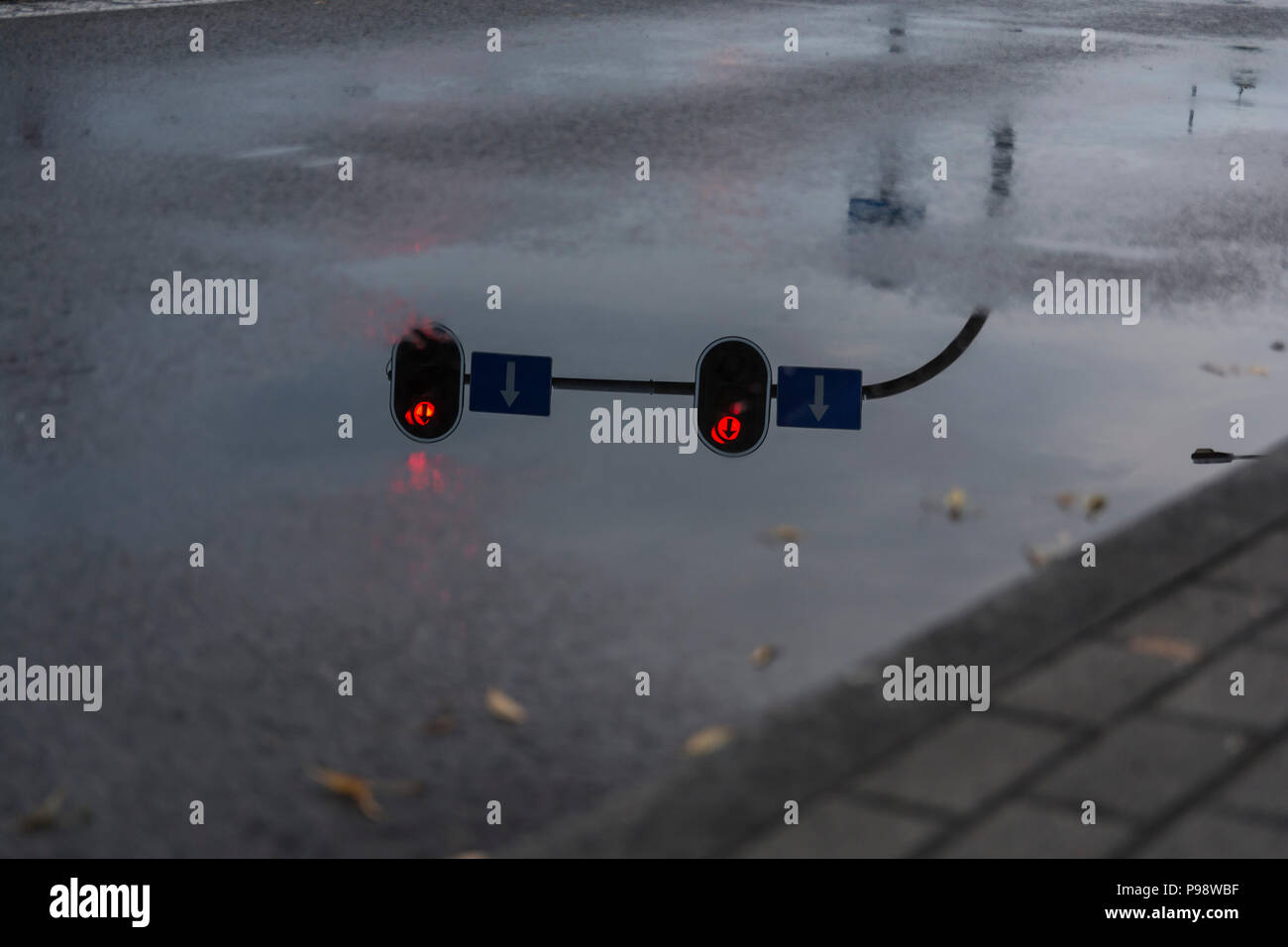 Di sicuro per le strade delle città di luci e di attraversamento Foto Stock