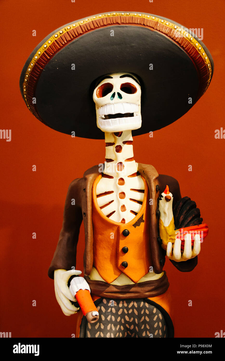 Merida, Yucatan, Messico : tradizionale ceramiche Maiolica raffigurante una versione maschile di La Calavera Catrina presso il piccolo museo nella Hacienda San Pedro Foto Stock