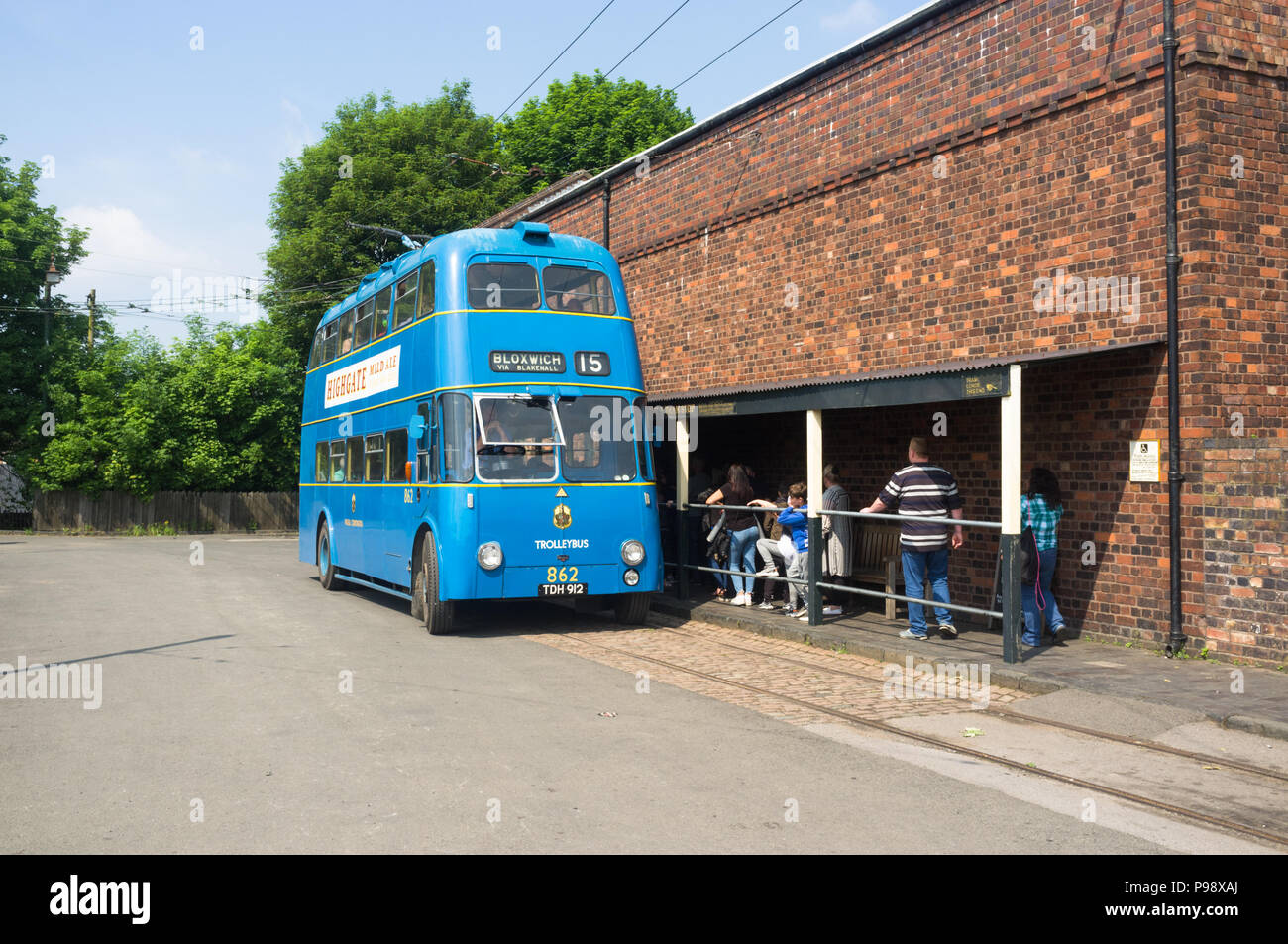 Il vecchio autobus presso il Black Country Living Museum, Dudley, West Midlands, Regno Unito Foto Stock