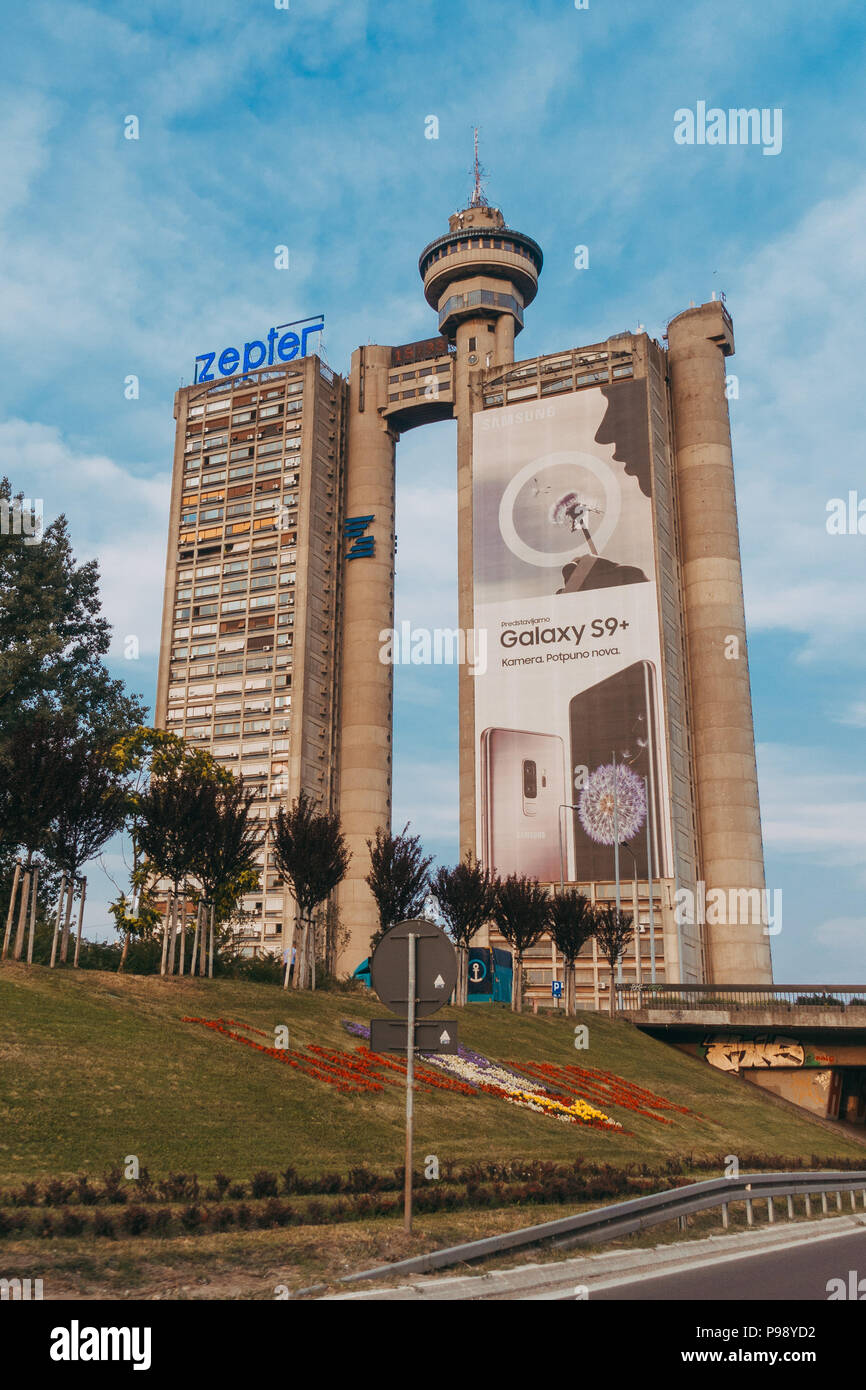 Western City Gate / Genex Tower, uno dei più noti esempi di 1960s / 70s brutalist architecture di Belgrado, Serbia Foto Stock