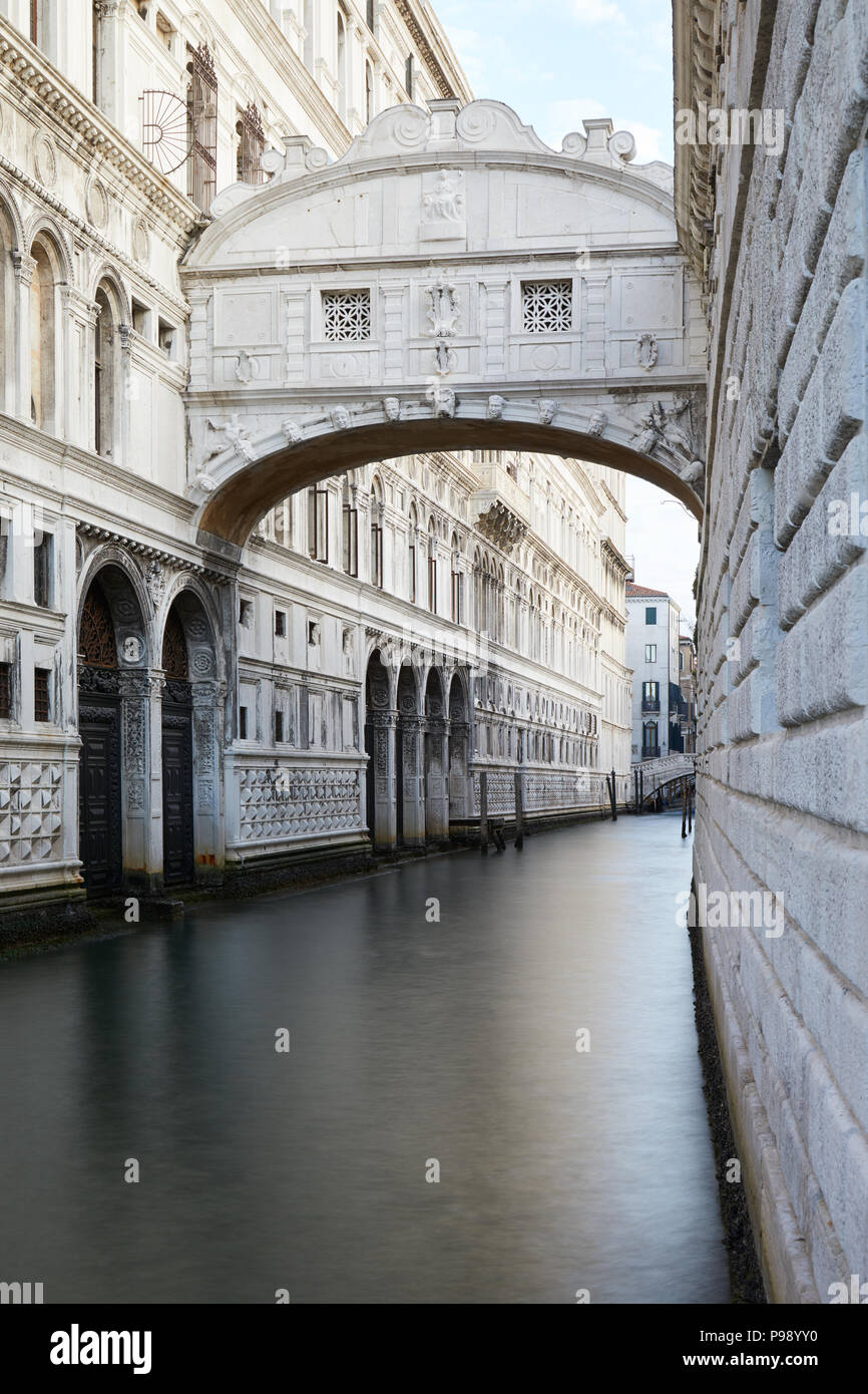Ponte dei Sospiri, nessuno a Venezia nelle prime ore del mattino, Italia Foto Stock
