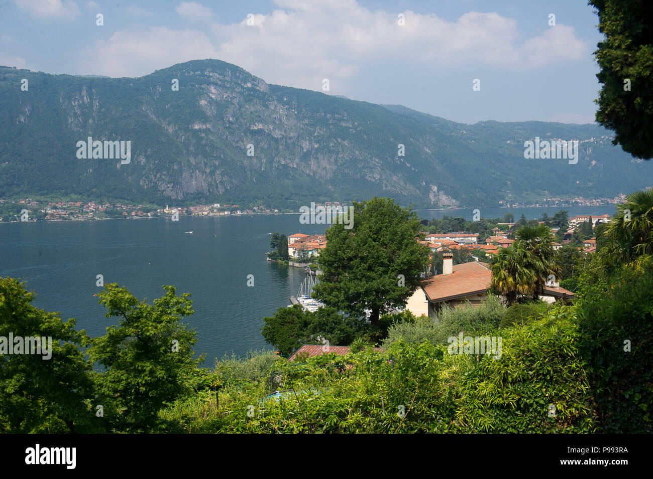 L'Italia,Lombardia,Abbadia Lariana,vista del lago di Como dalla chiesa di S. Giorgio di Crebbio. Foto Stock