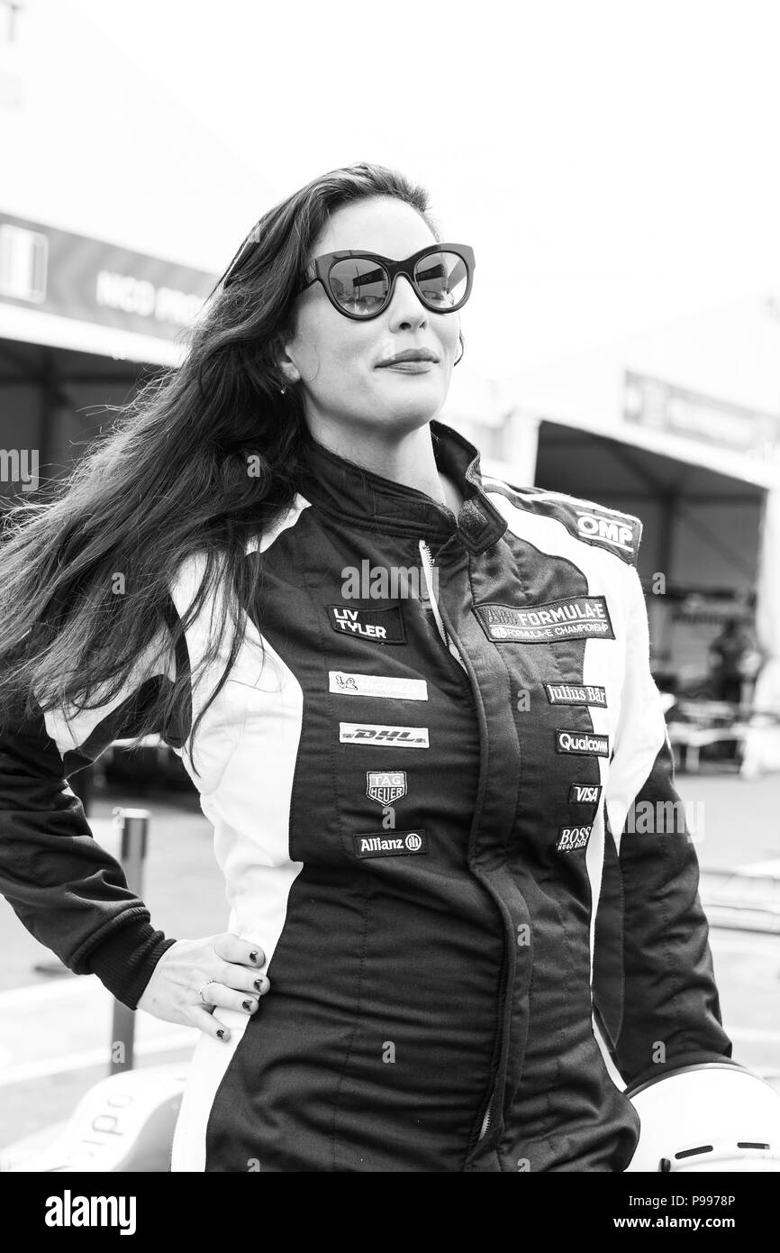 New York, NY - Luglio 15, 2018: attrice Liv Tyler visite Formula e NYC ePrix campionato in Red Hook Foto Stock