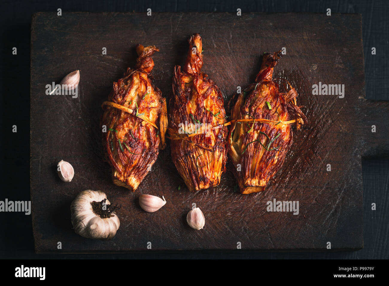 Bambù di maiale ripiene di erbe olio di frittura Nord cibo tailandese Foto Stock