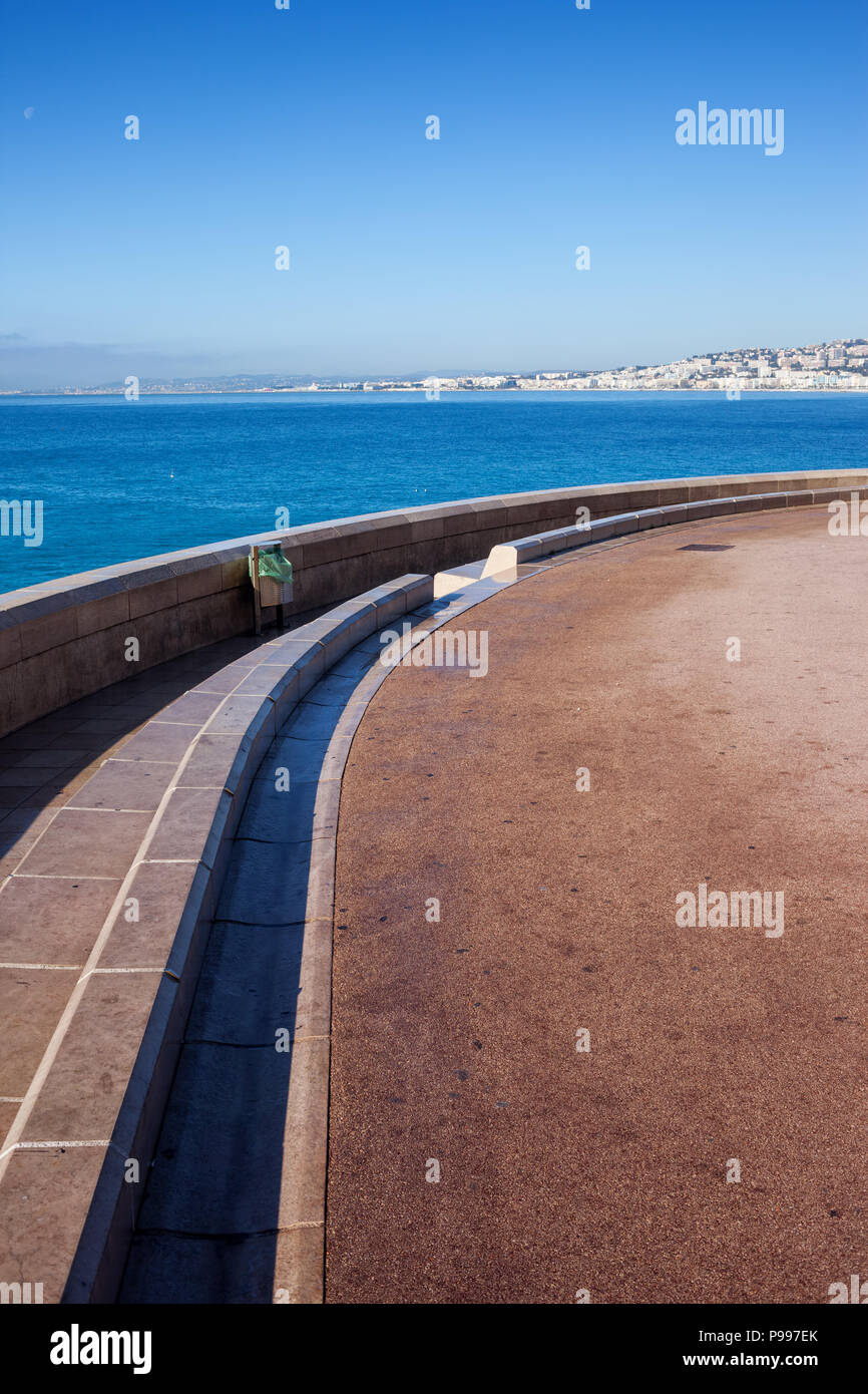 Costa Azzurra lungomare nella bella città in Francia Foto Stock