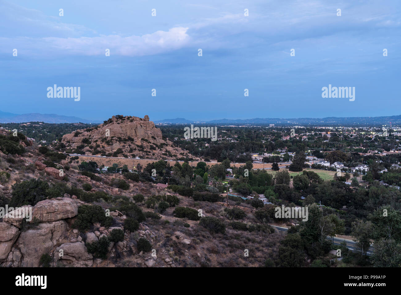 Vista del tramonto di Stoney Point Park e la Valle di San Fernando in Los Angeles, California. Foto Stock