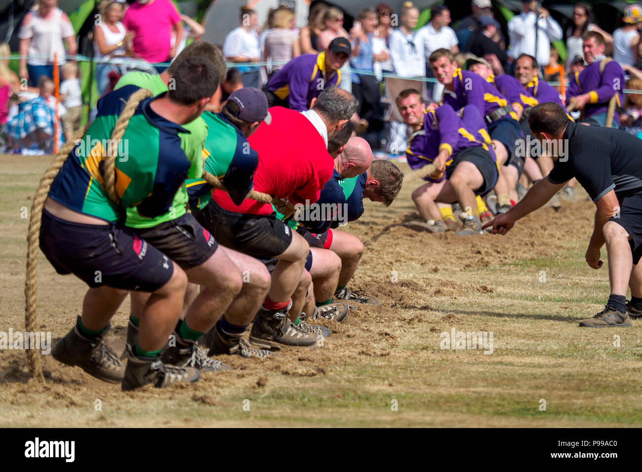 Stonehaven, Scozia - 15 luglio, 2018: Tug of War evento presso l'Highland Games di Stonehaven, Scozia. Foto Stock