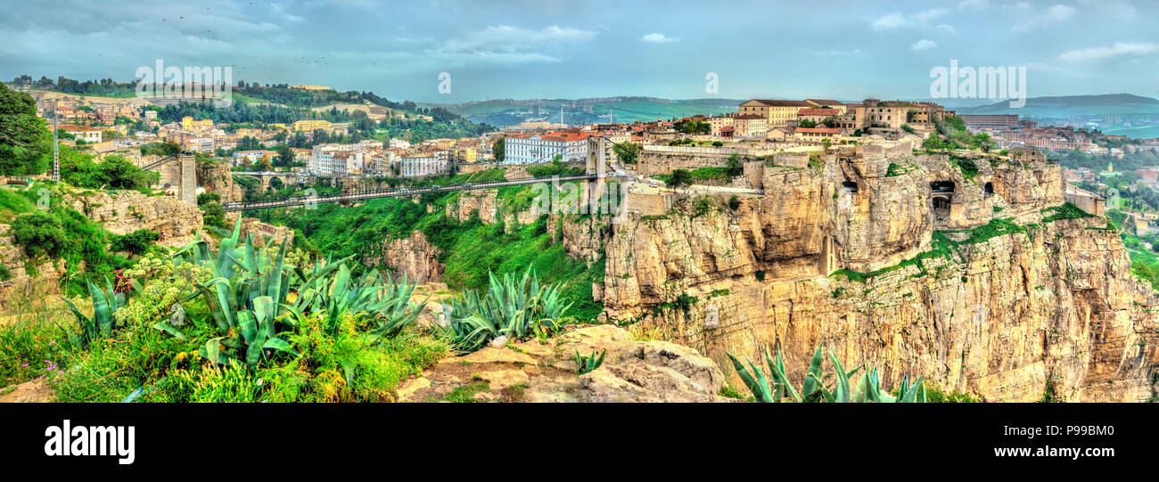 Panorama di Costantino, una delle città principali in Algeria Foto Stock