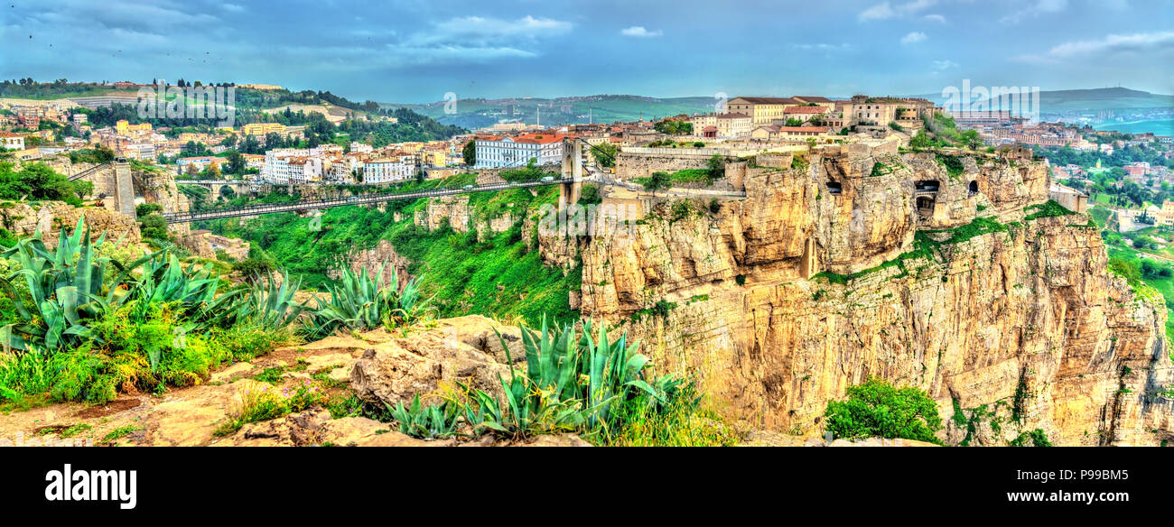 Panorama di Costantino, una delle città principali in Algeria Foto Stock