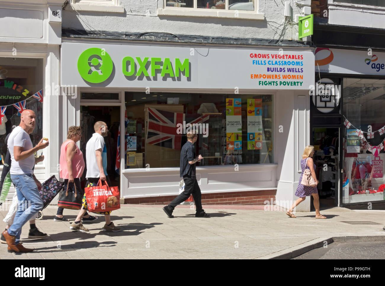 Oxfam, negozio di beneficenza, negozio esterno, Scarborough North Yorkshire, Inghilterra, Regno Unito, Gran Bretagna Foto Stock