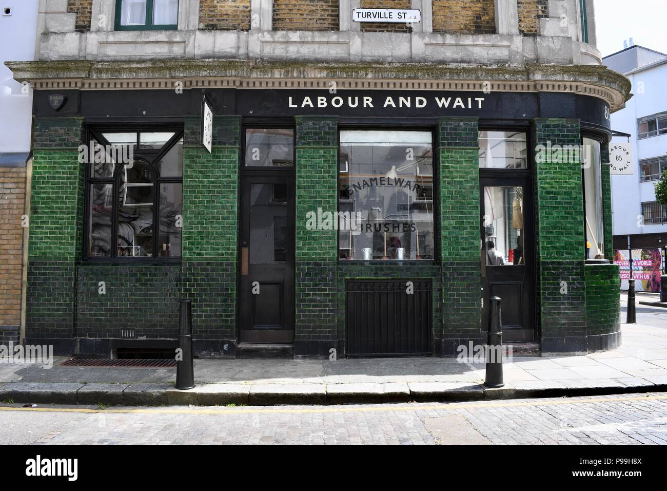 Lavoro e attendere home prodotti negozio a Londra Foto Stock