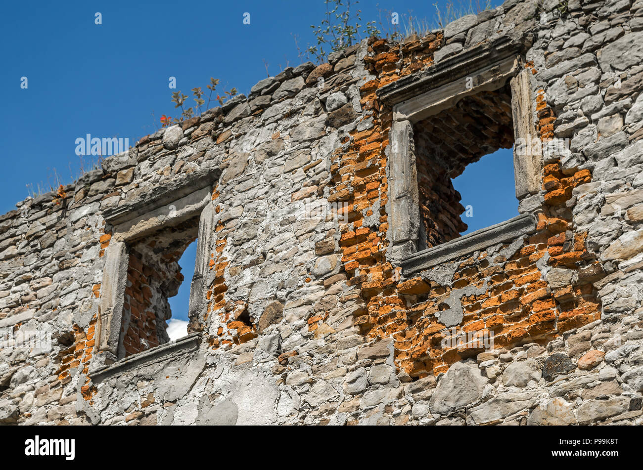 Chudow castello diroccato pareti in un giorno di estate in Chudow, Slesia Upland, Polonia. Foto Stock