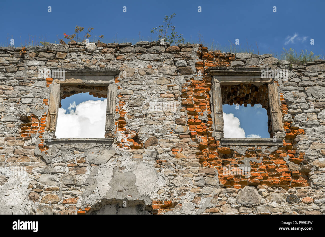 Chudow castello diroccato pareti in un giorno di estate in Chudow, Slesia Upland, Polonia. Foto Stock