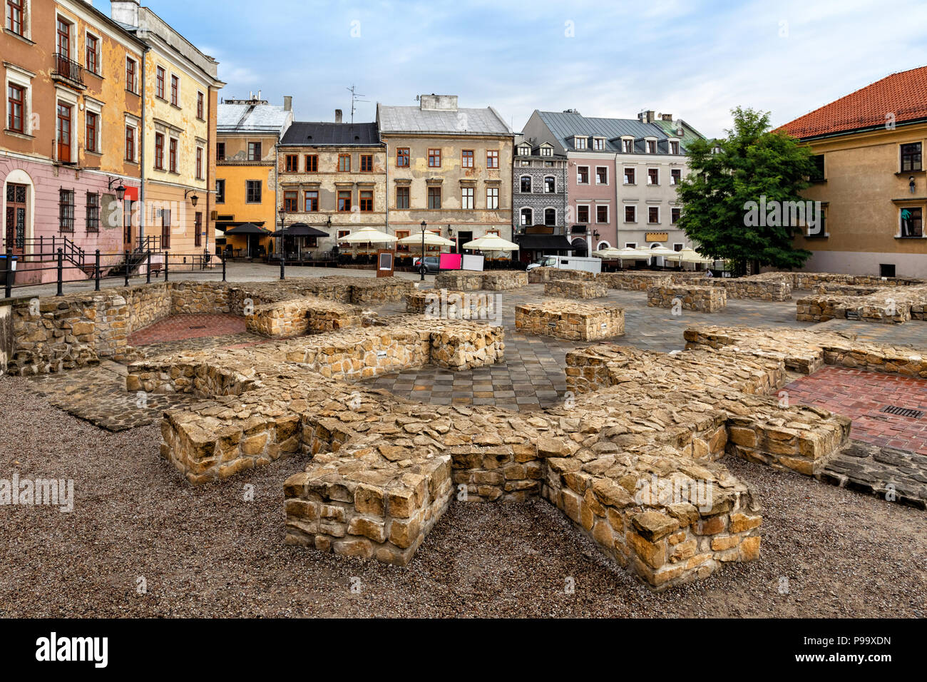 Po Farze Square - Una Piazza di Città Vecchia a Lublino creato dopo lo smontaggio della chiesa parrocchiale. San Michele Arcangelo Foto Stock
