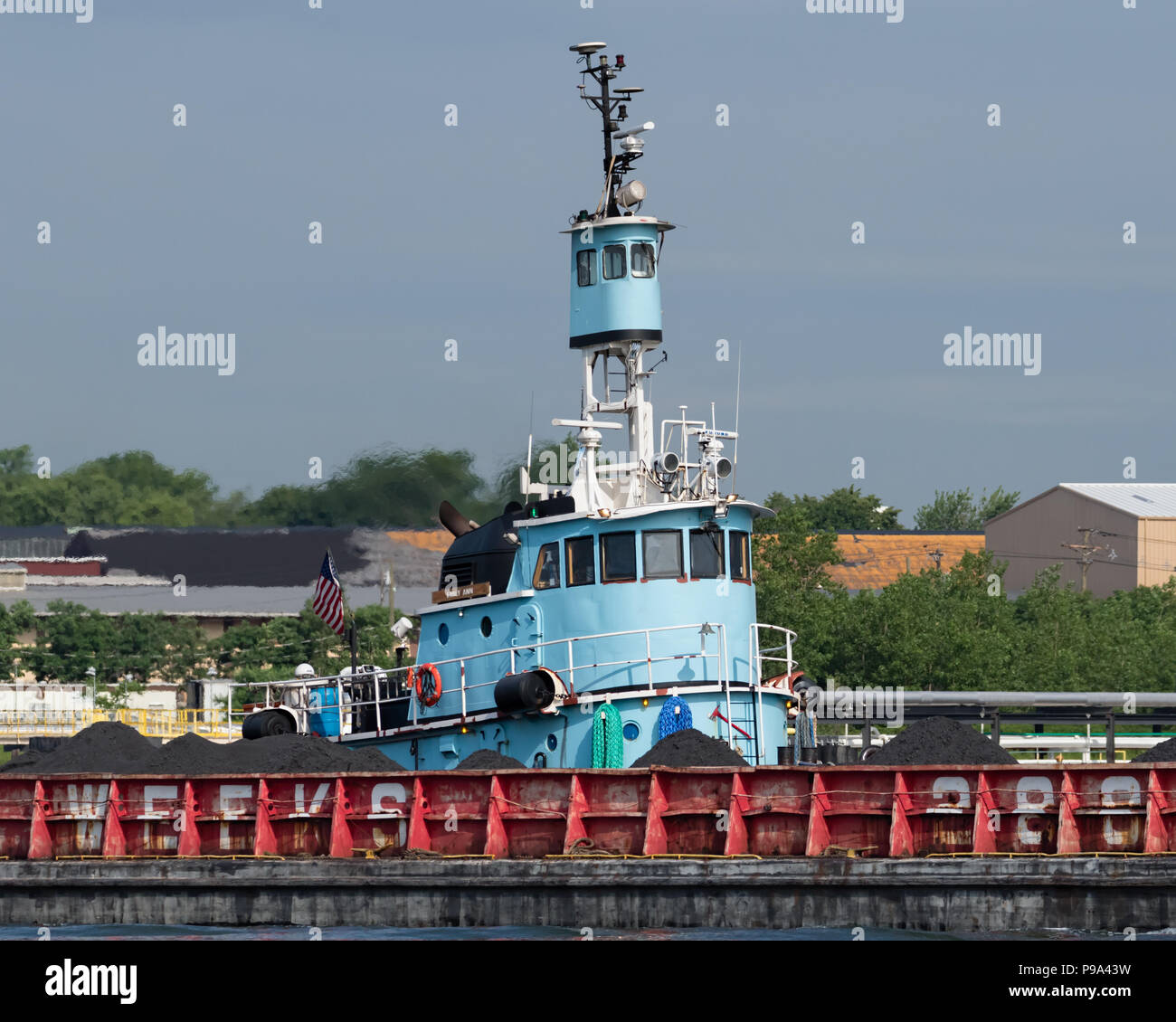 DonJon del Marine Emily Ann in direzione est per il kill Van Kull con settimane scow Marine 288 Foto Stock