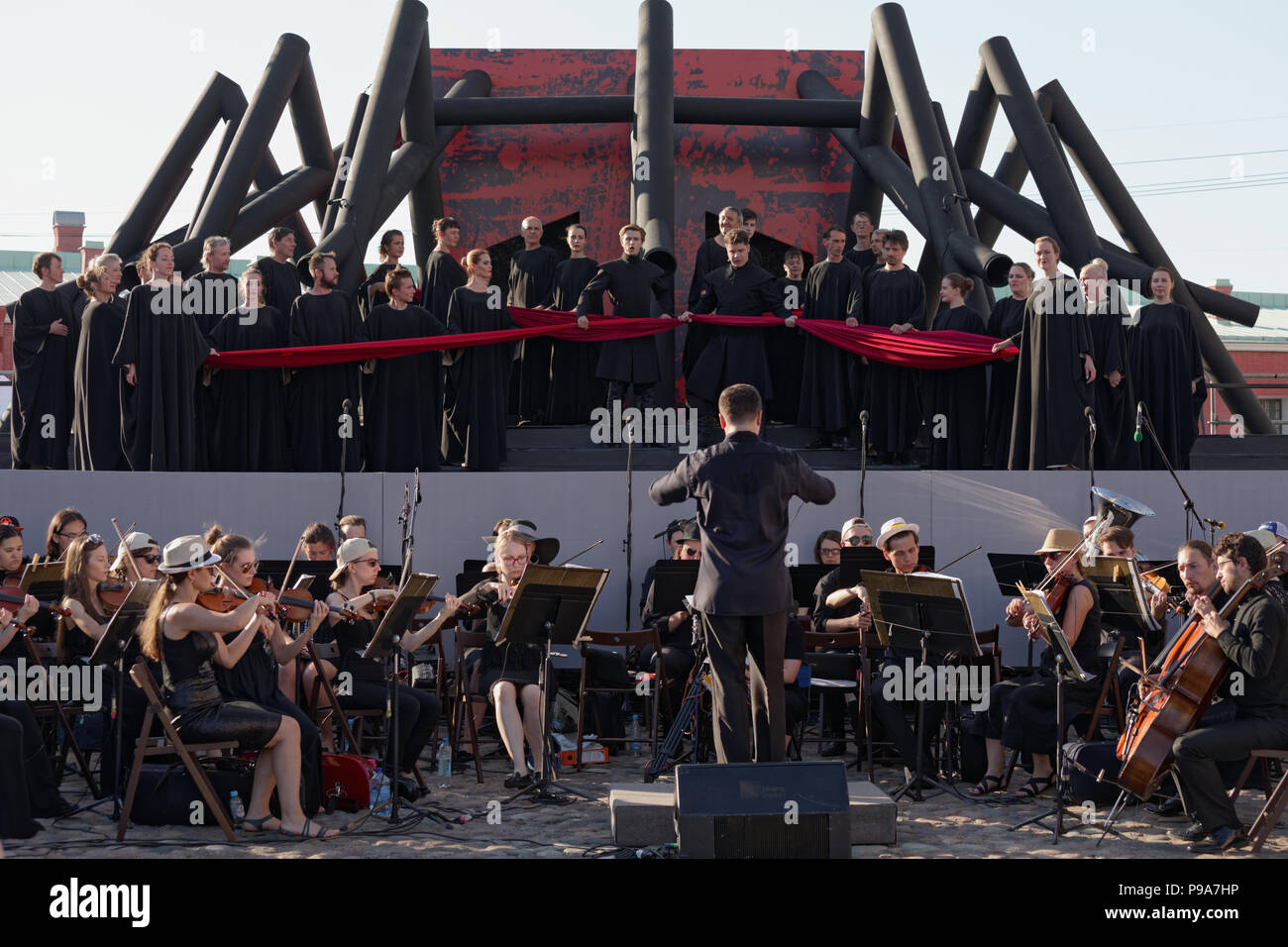 San Pietroburgo, Russia - 15 Luglio 2018: Attori eseguire l'opera Macbeth di G. Verdi all'aperto durante il festival tutti insieme l'Opera. Era il 2 di 4 Foto Stock