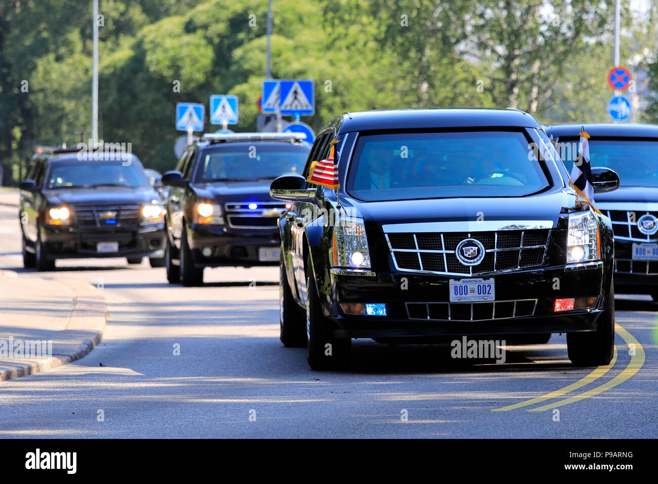 Helsinki, Finlandia. Luglio 16, 2018. L per il giro della Papamobile del Presidente americano Donald Trump e la First Lady Melania Trump passa lungo Ramsaynranta davanti a noi e Presidenti russo' incontro storico. Credito: Taina Sohlman/Alamy Live News Foto Stock
