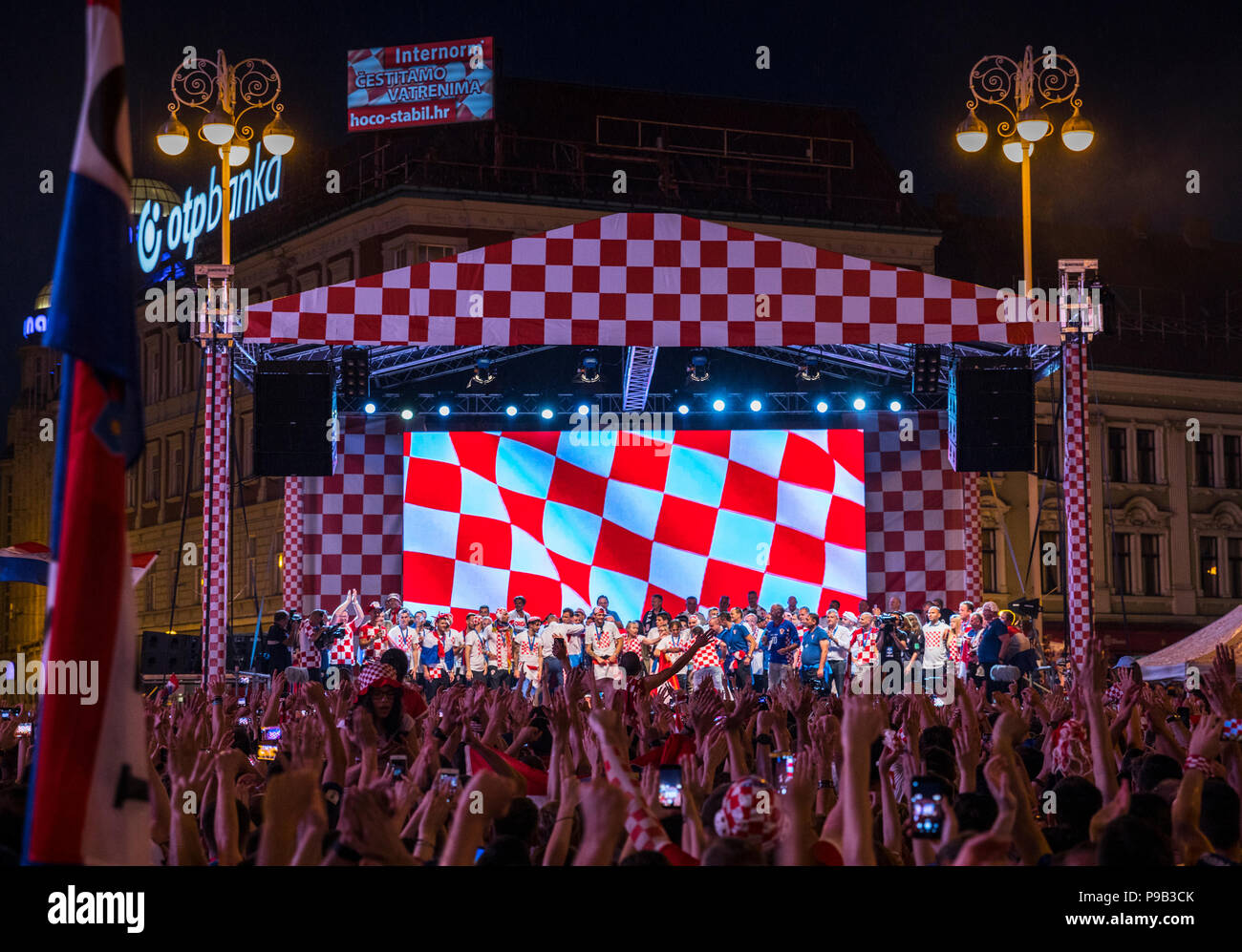 Zagabria, Croazia, Domenica, 16 luglio 2018, festa di accoglienza il croato soccer team sul divieto principale piazza Jelacic Credito: Nino Marcutti/Alamy Live News Foto Stock