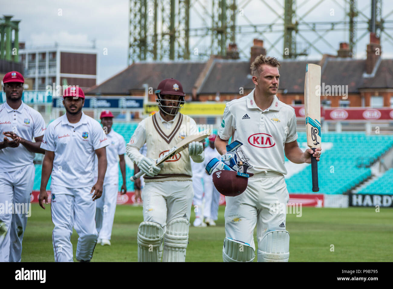 Londra, UK. 17 Luglio, 2018. Scott Borthwick lascia il passo 175 non fuori alla battuta per Surrey contro West Indies un lato touring al ovale. David Rowe/Alamy Live News Foto Stock