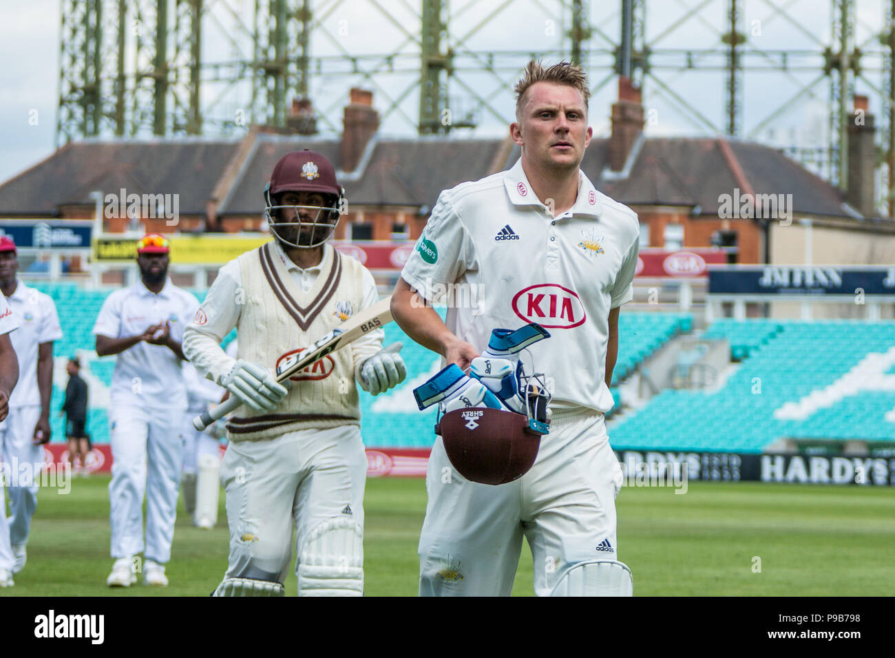 Londra, UK. 17 Luglio, 2018. Scott Borthwick lascia il passo 175 non fuori alla battuta per Surrey contro West Indies un lato touring al ovale. David Rowe/Alamy Live News Foto Stock