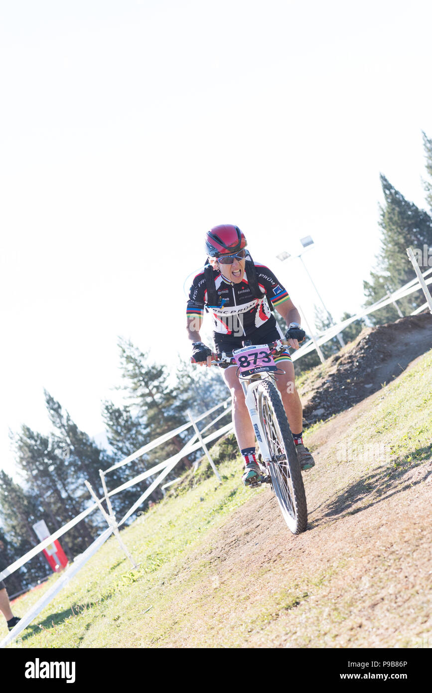 Vallnord, La Massana - Andorra. Il 17 luglio 2018. XCO MOUNTAIN BIKE MASTER WORLD CUP 2018, UCI, Mountain Bike World Cup Masters 2018, Vallnord Andorra. 17/07/2018 Credit: Martin Silva Cosentino / Alamy Live News Foto Stock