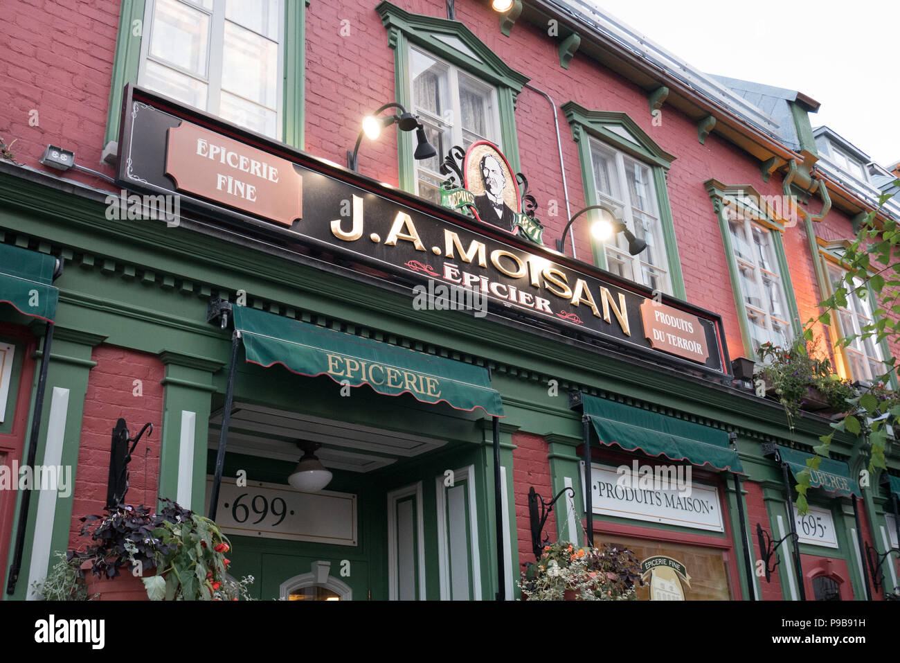 J Un Moisan è la più antica drogheria in america, situato nella città di Québec in Canada Foto Stock