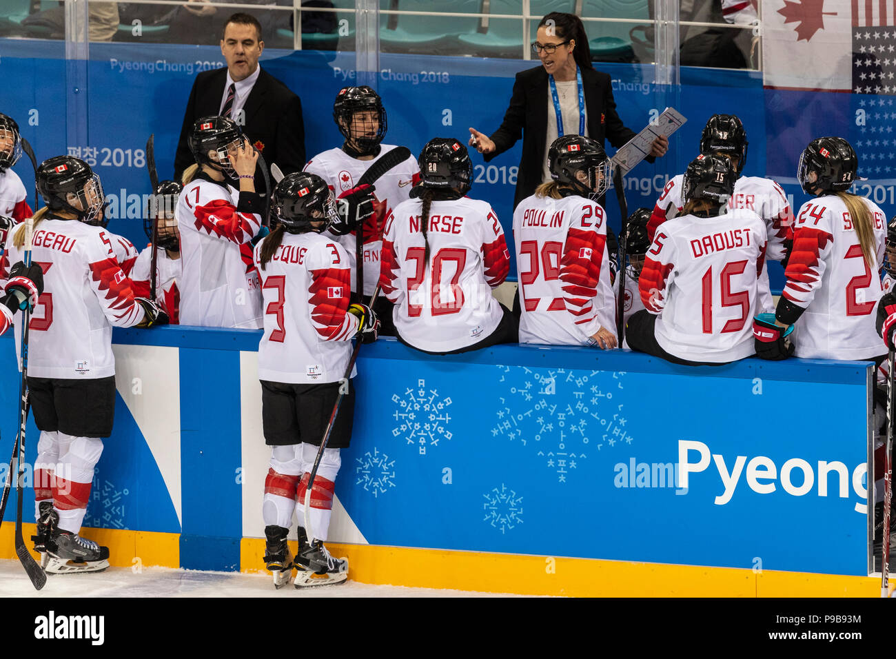 Canadian Head Coach Laura Schuler con il Team Canada durante la medaglia d'oro donna Ice Hockey gioco USA vs Canada presso i Giochi Olimpici Invernali PyeongChang Foto Stock