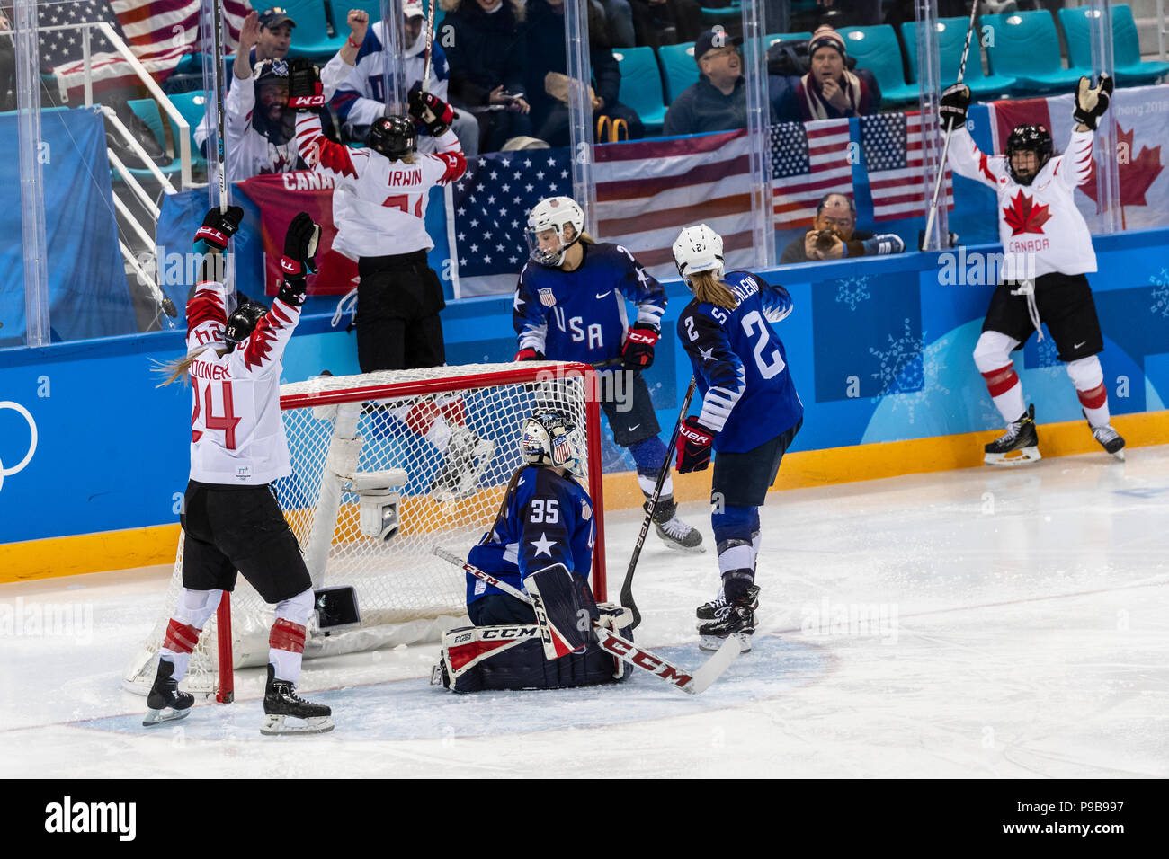Team Canada festeggia un goal in la medaglia d'oro donna Ice Hockey gioco vs in Canada presso i Giochi Olimpici Invernali PyeongChang 2018 Foto Stock
