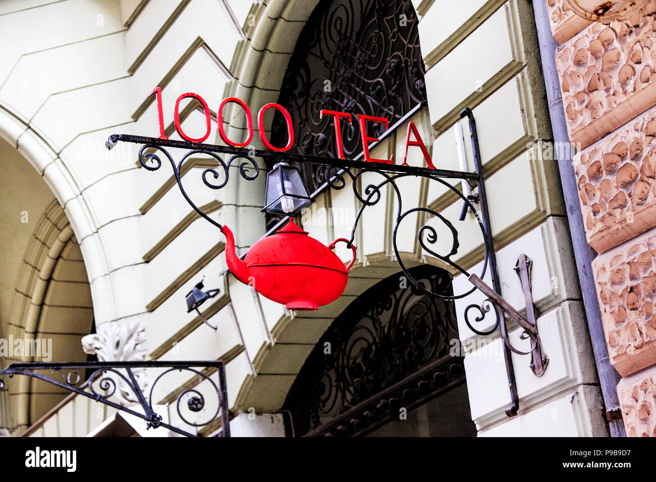 1000 facciata di tè street pubblicità in Budapest Foto Stock