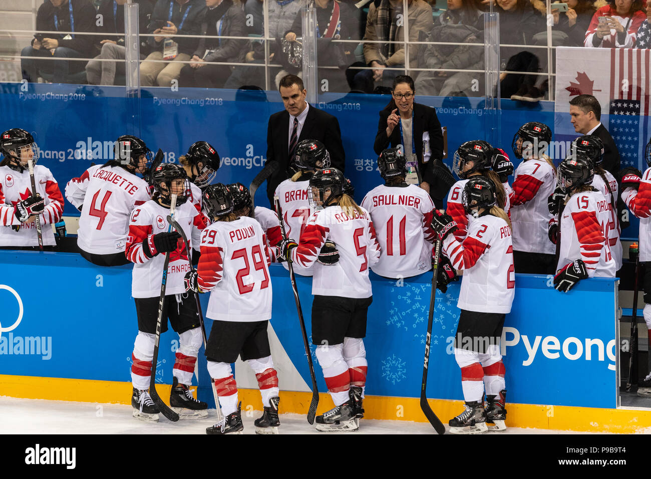 Canadian Head Coach Laura Schuler con il Team Canada durante la medaglia d'oro donna Ice Hockey gioco USA vs Canada presso i Giochi Olimpici Invernali PyeongChang Foto Stock