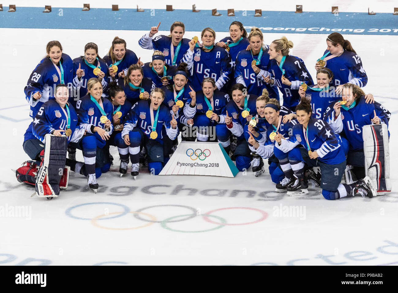 Il Team USA vince la medaglia d oro nelle donne il Finale di Hockey su ghiaccio gioco vs in Canada presso i Giochi Olimpici Invernali PyeongChang 2018 Foto Stock