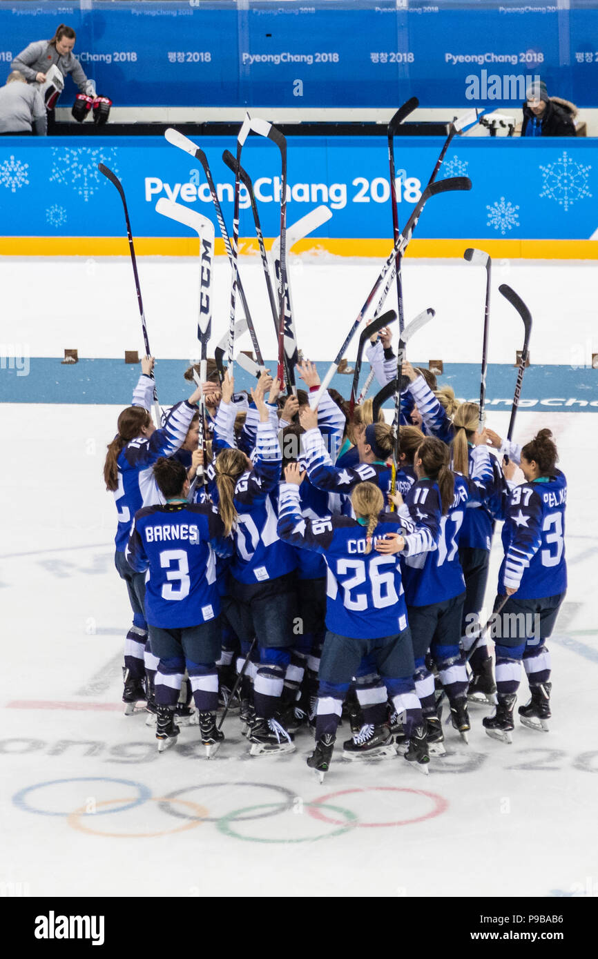 Il Team USA vince la medaglia d oro nelle donne il Finale di Hockey su ghiaccio gioco vs in Canada presso i Giochi Olimpici Invernali PyeongChang 2018 Foto Stock