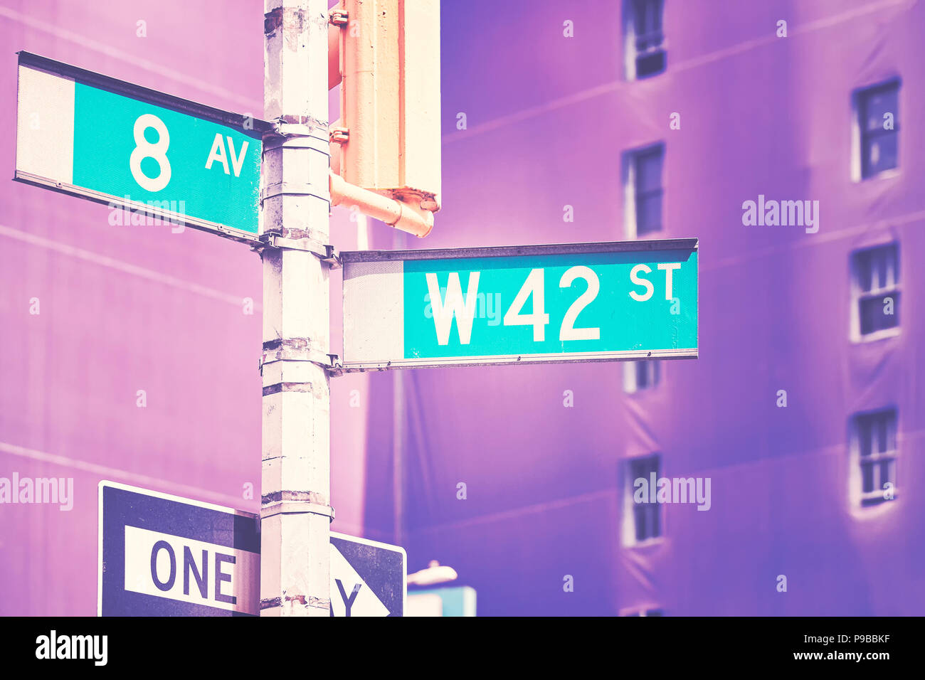 Manhattan West 42 Street e la 8th Avenue nome strada segni e colori immagine stilizzata, New York City, Stati Uniti d'America. Foto Stock