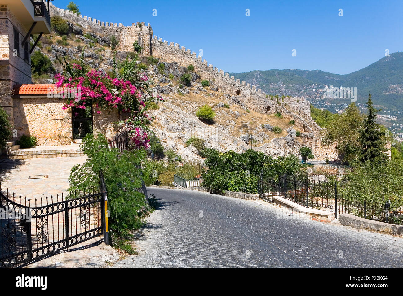 Paesaggio con una bella pietra antica fortezza. Alanya. Foto Stock