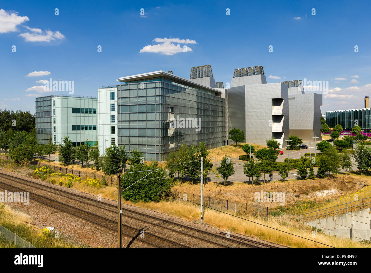Esterno della MRC AstraZeneca laboratorio di biologia molecolare edificio recentemente completato, Cambridge, Regno Unito Foto Stock