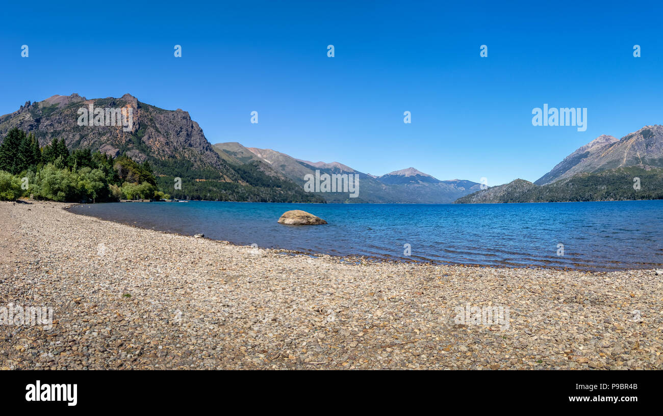 Spiaggia a Nahuel Huapi lago nel centro di Bariloche - Bariloche, Patagonia, Argentina Foto Stock