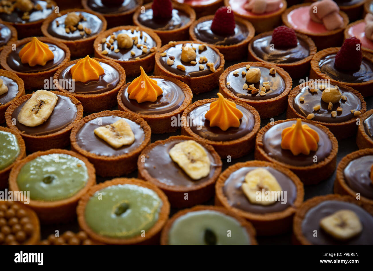 Varie pasticcini colorati Foto Stock