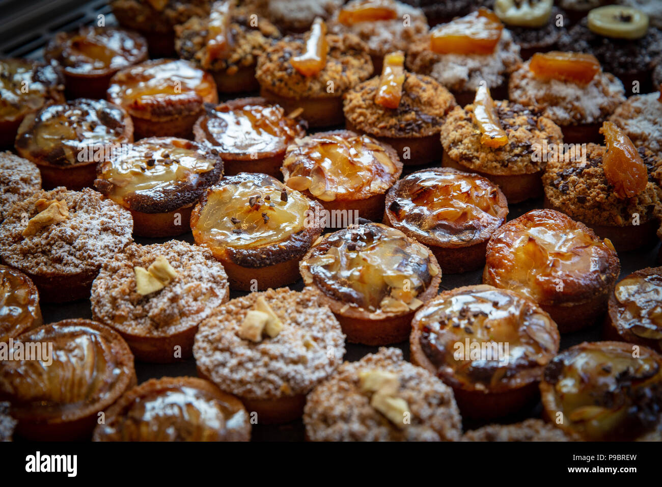 Noci e Cioccolato Petite torte Foto Stock